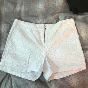 vineyard vines white shorts